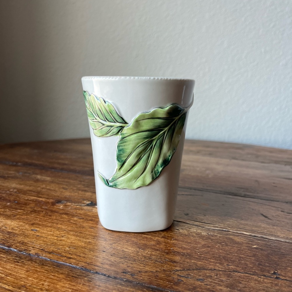 Fitz and Floyd Classics Manhattan Garden pattern Bathroom set cup
